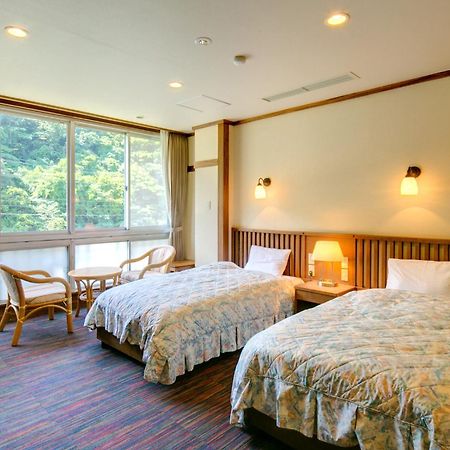 Отель Yugawara-Onsen Manyoso Экстерьер фото