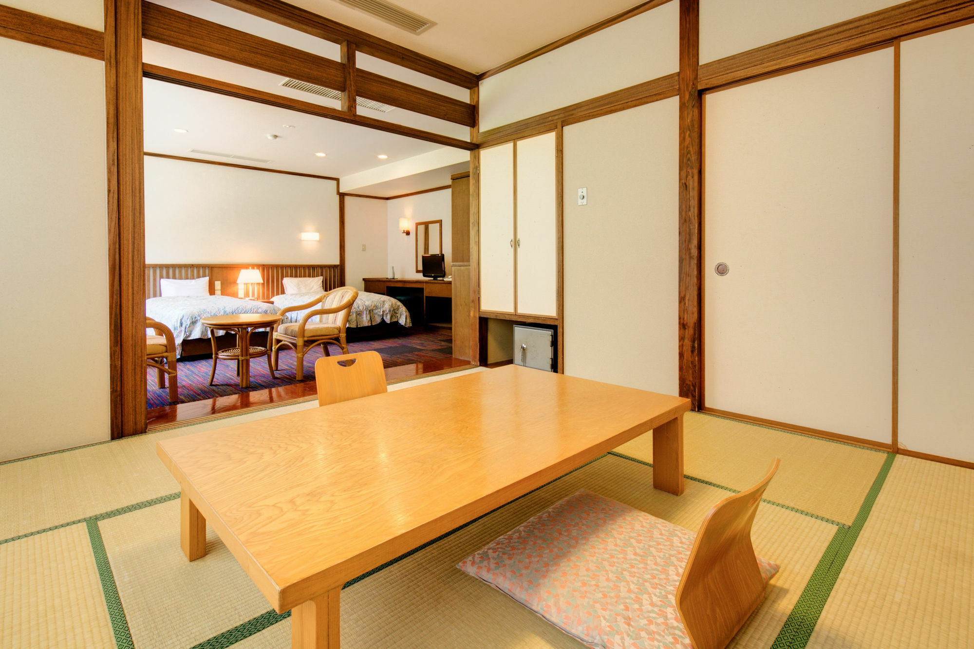 Отель Yugawara-Onsen Manyoso Экстерьер фото