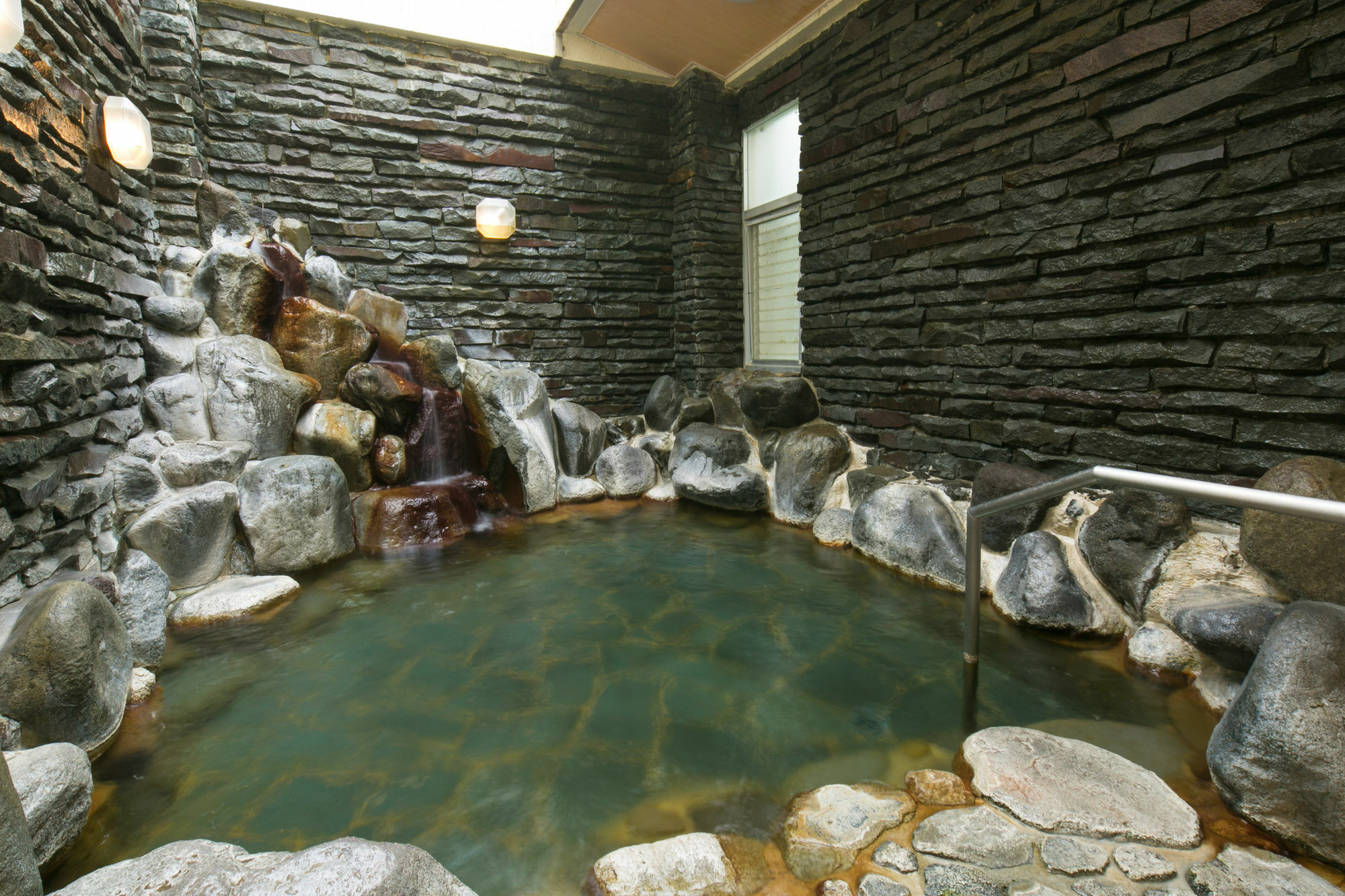 Отель Yugawara-Onsen Manyoso Экстерьер фото