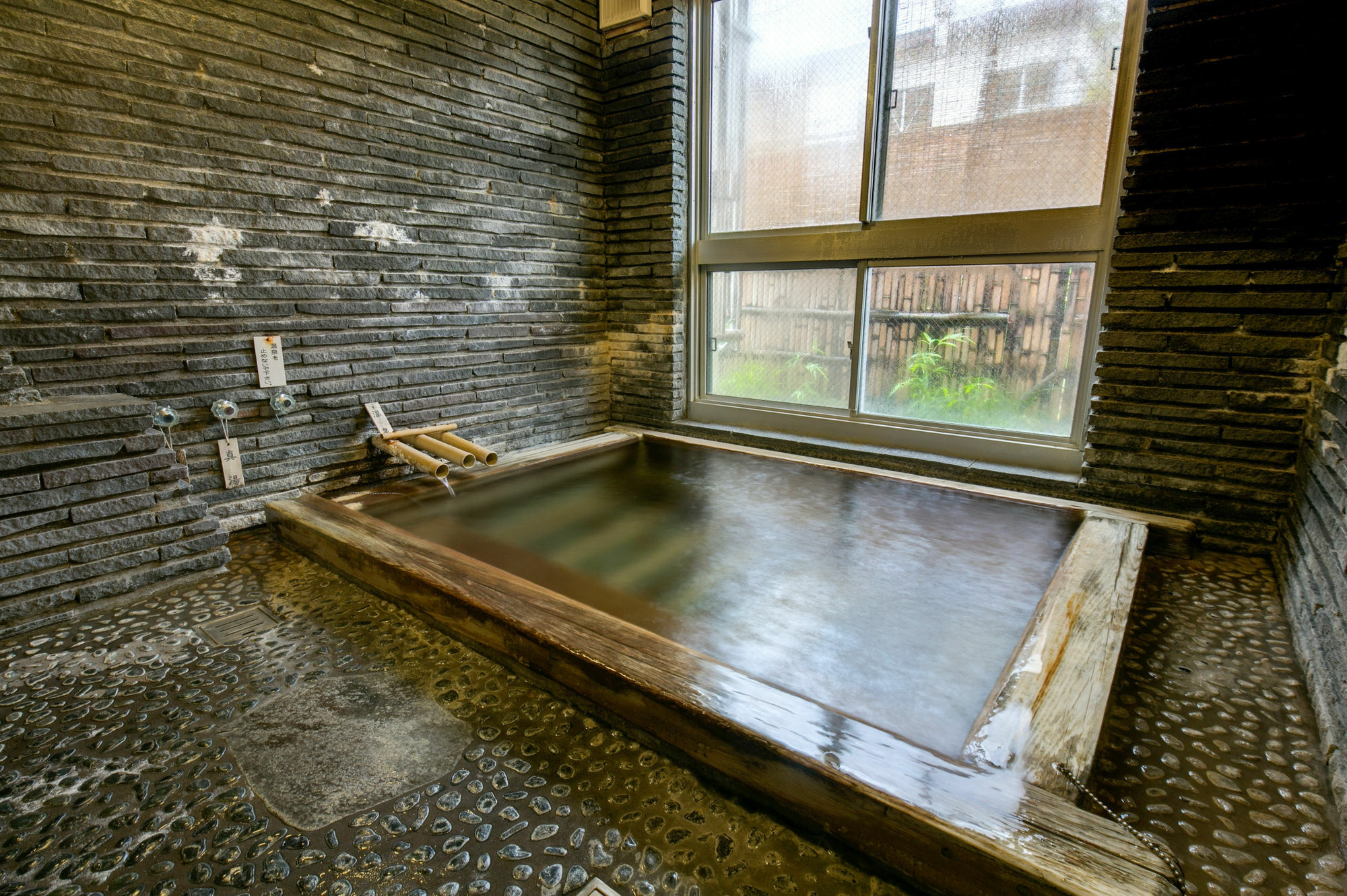 Отель Yugawara-Onsen Manyoso Экстерьер фото